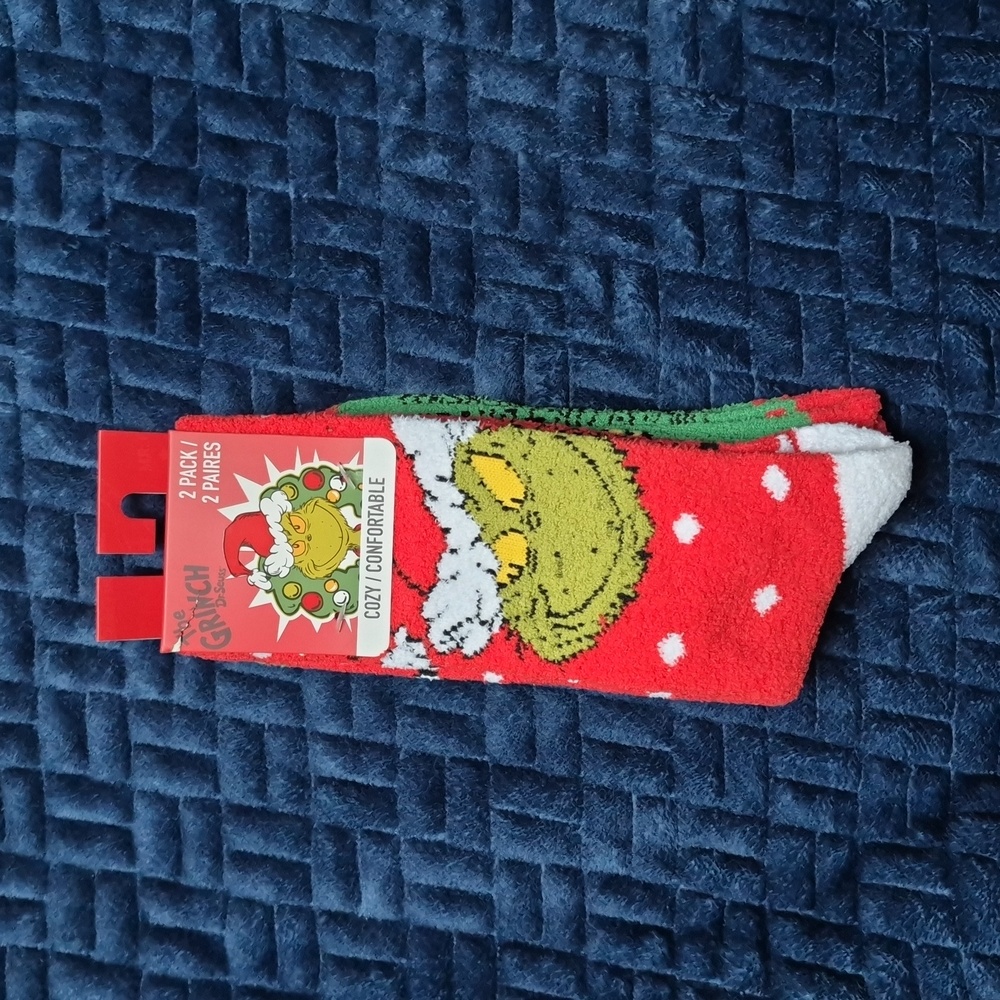 The Grinch 2 Pack Of Cozy Socks NWT!